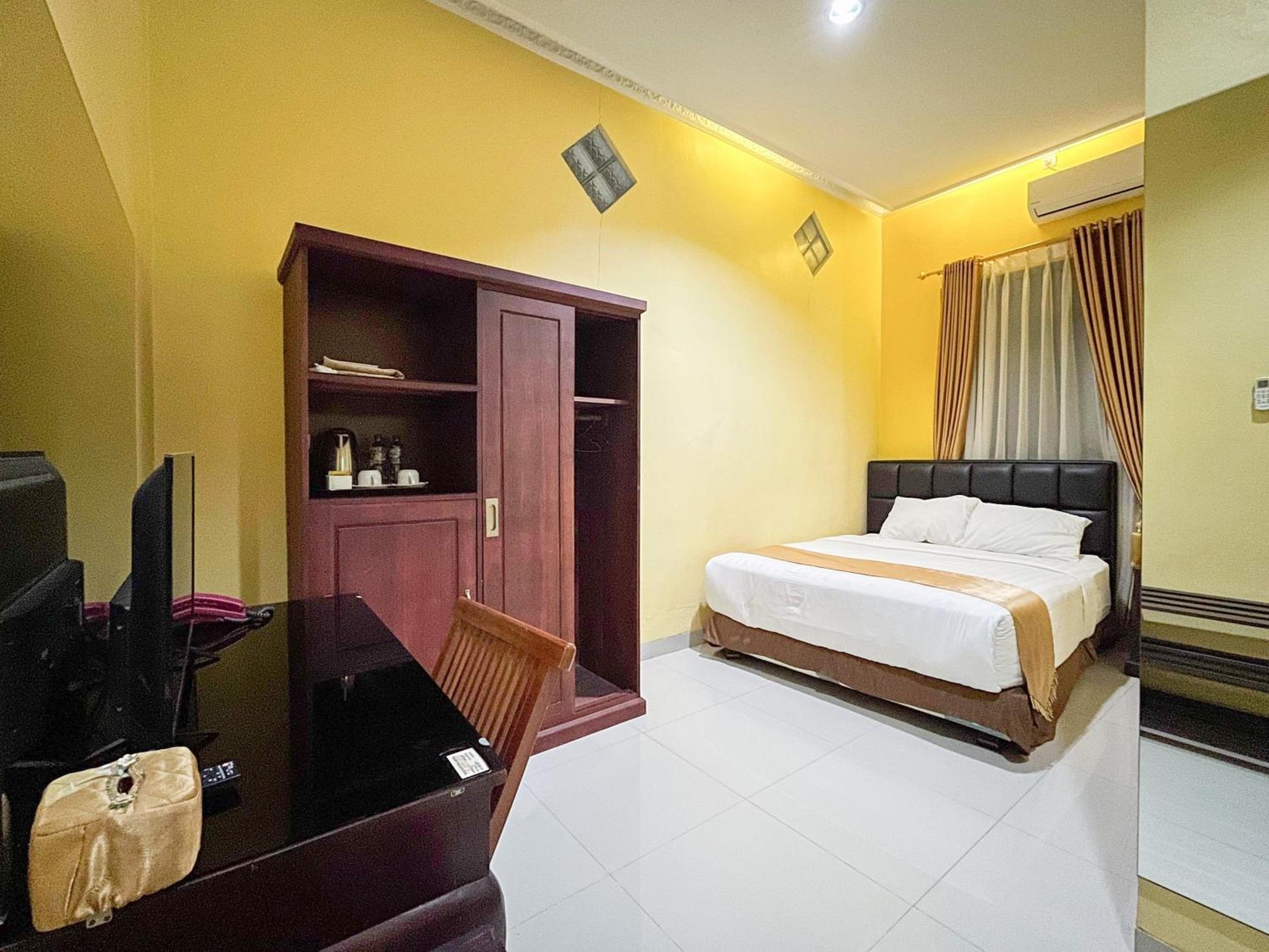 Kartika Hotel Syariah Pacitan Mitra Reddoorz Eksteriør bilde