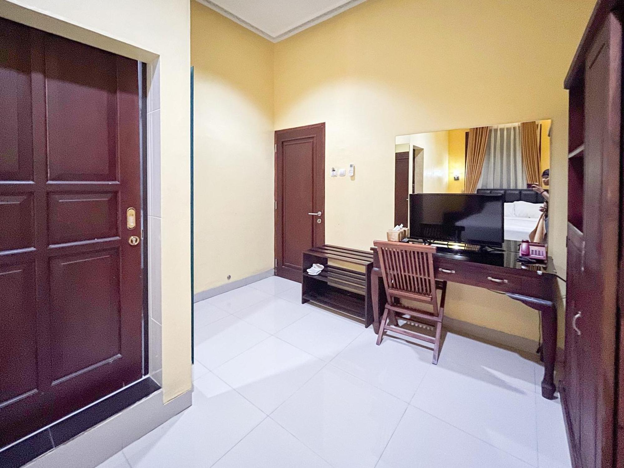 Kartika Hotel Syariah Pacitan Mitra Reddoorz Eksteriør bilde