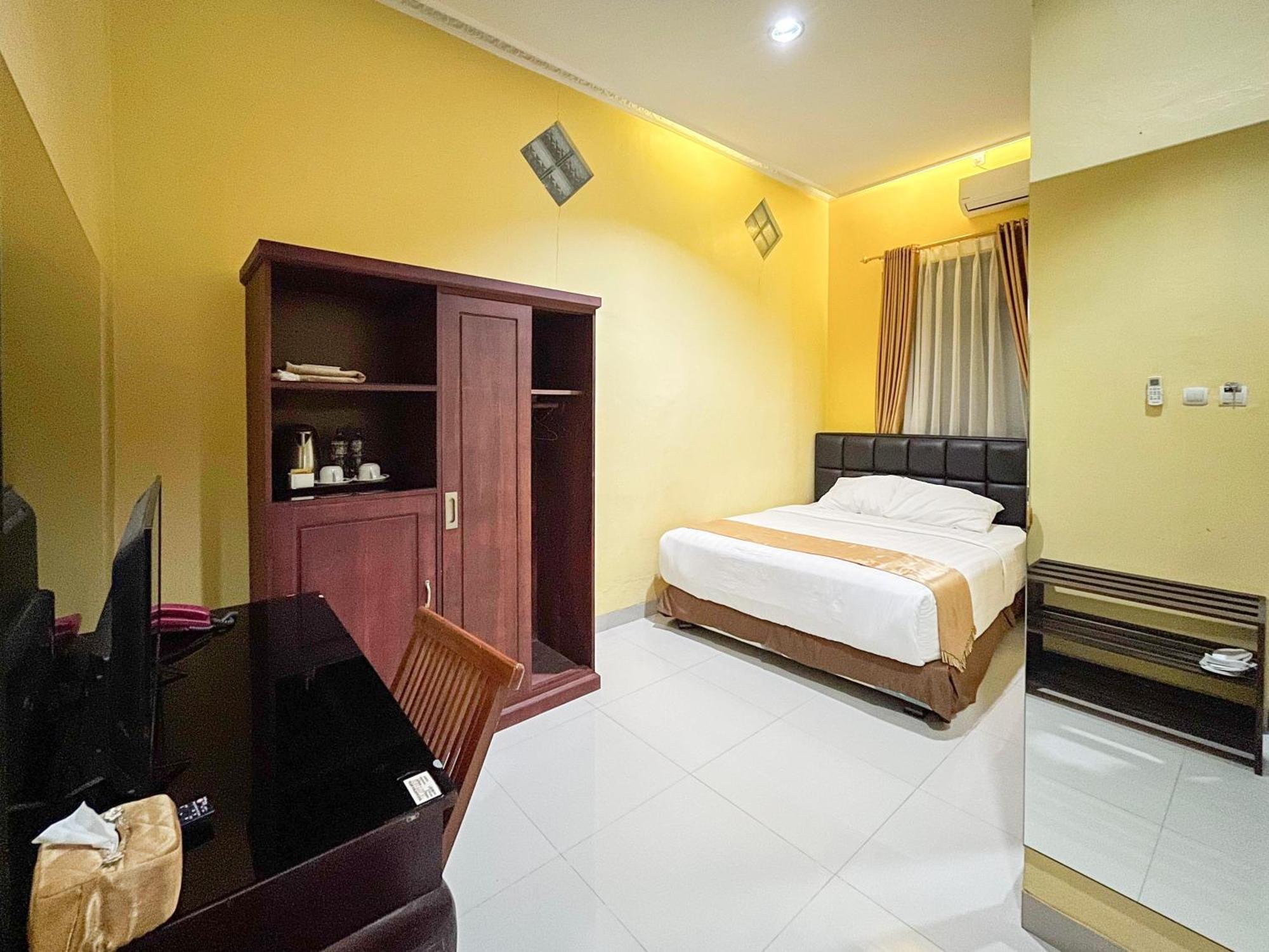 Kartika Hotel Syariah Pacitan Mitra Reddoorz Eksteriør bilde