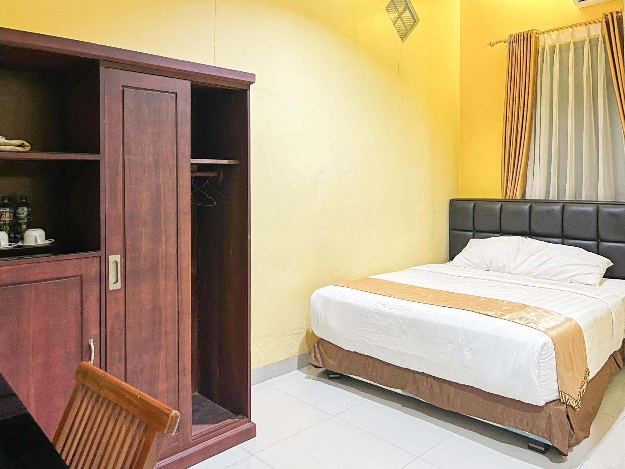 Kartika Hotel Syariah Pacitan Mitra Reddoorz Eksteriør bilde