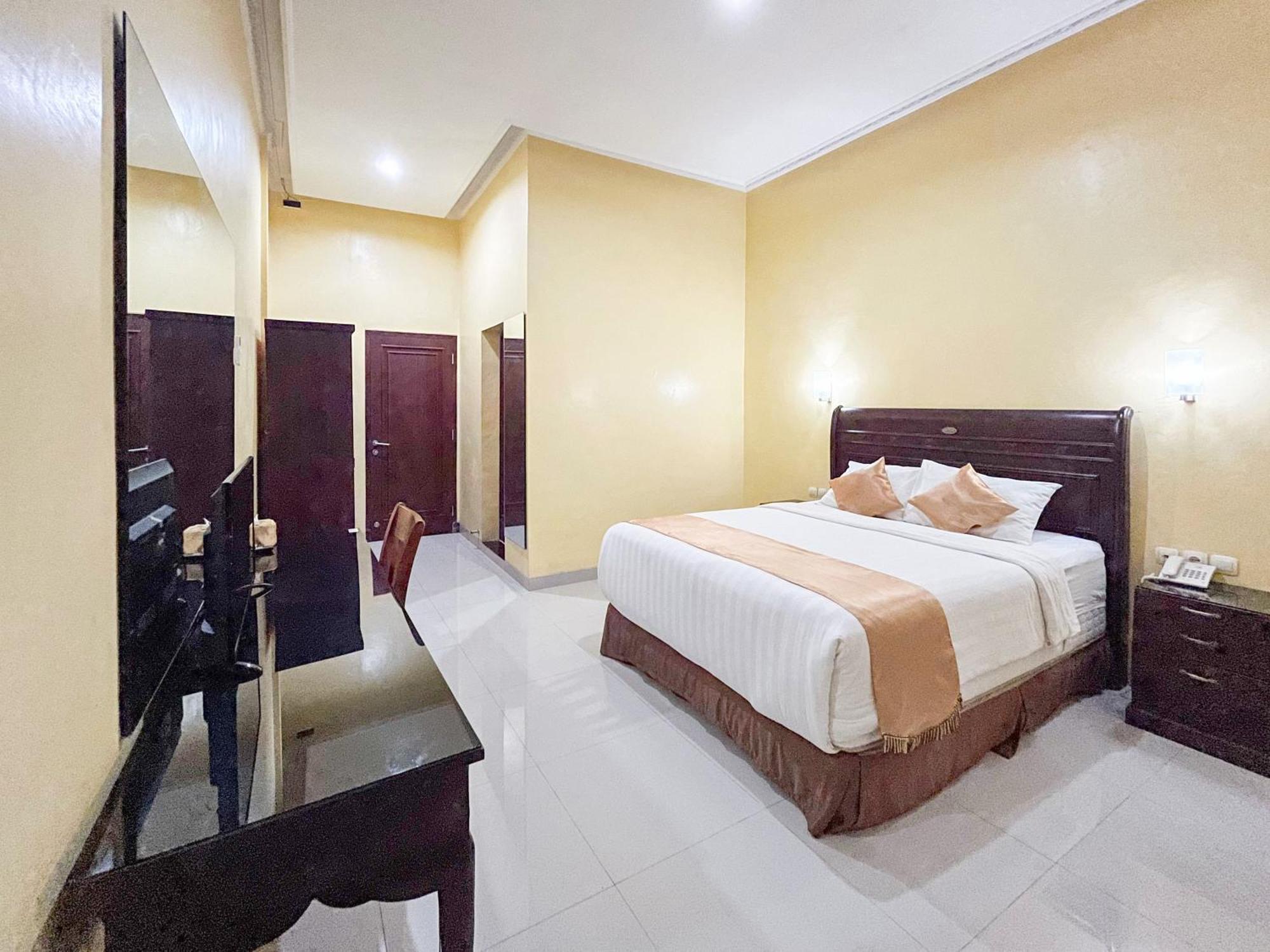 Kartika Hotel Syariah Pacitan Mitra Reddoorz Eksteriør bilde