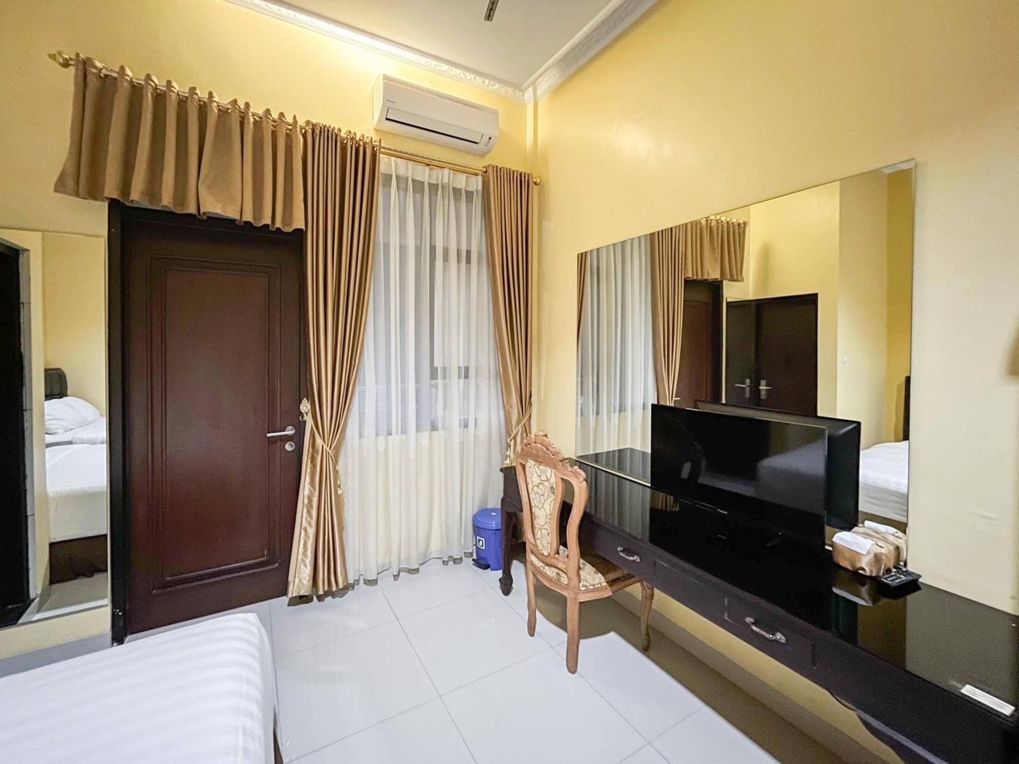 Kartika Hotel Syariah Pacitan Mitra Reddoorz Eksteriør bilde