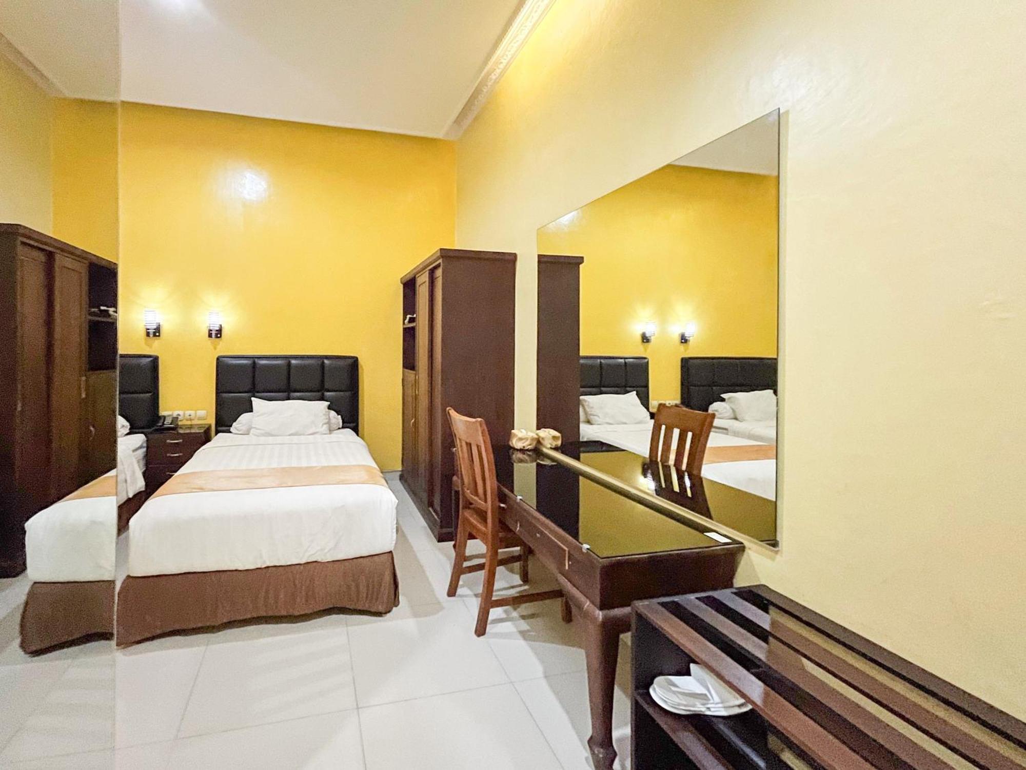 Kartika Hotel Syariah Pacitan Mitra Reddoorz Eksteriør bilde