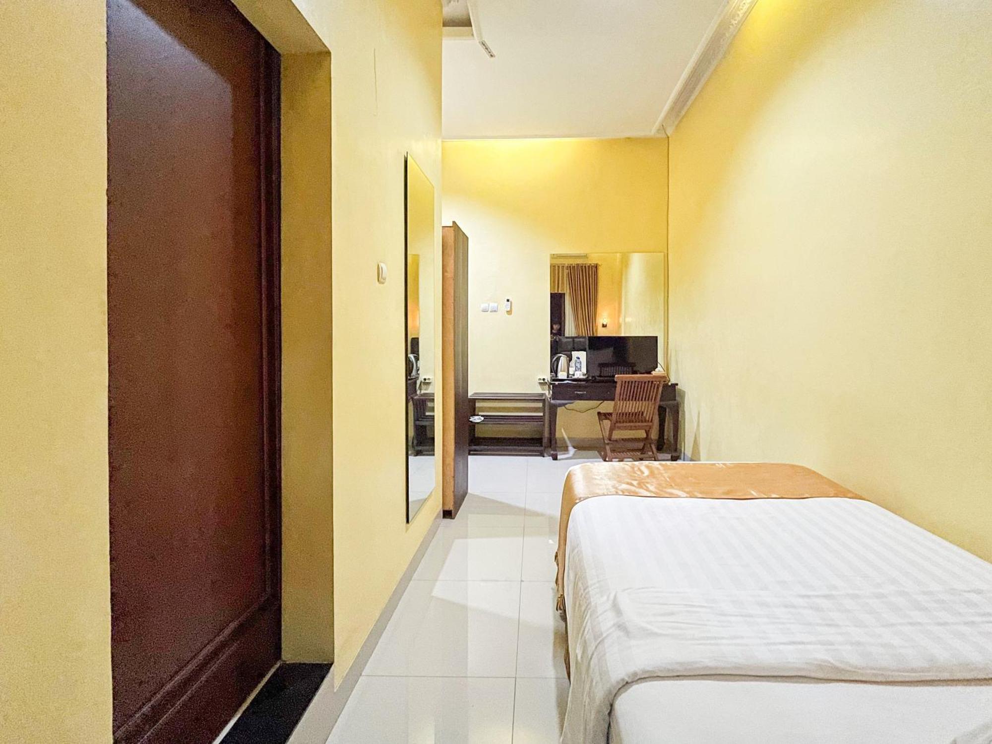 Kartika Hotel Syariah Pacitan Mitra Reddoorz Eksteriør bilde