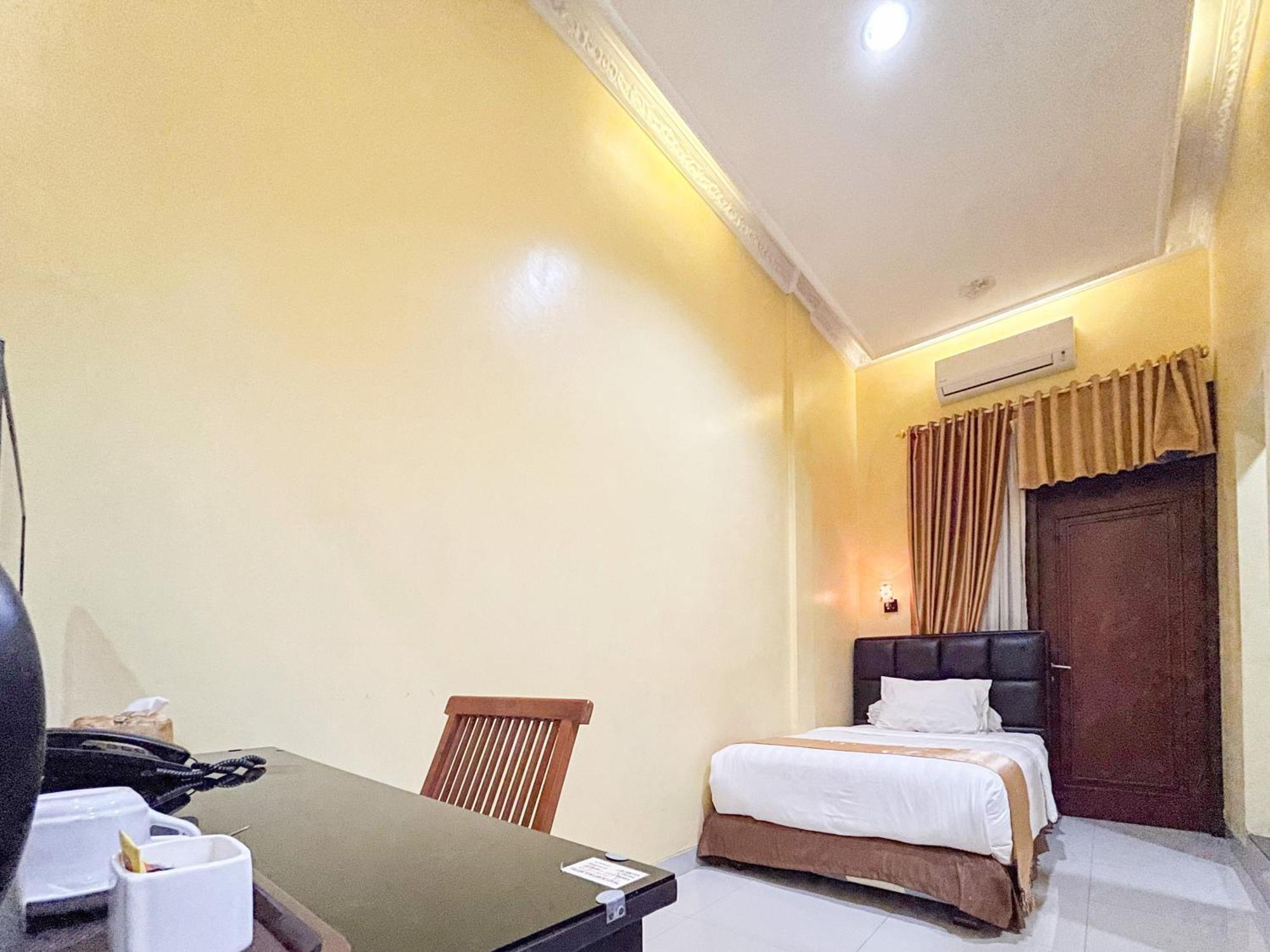 Kartika Hotel Syariah Pacitan Mitra Reddoorz Eksteriør bilde