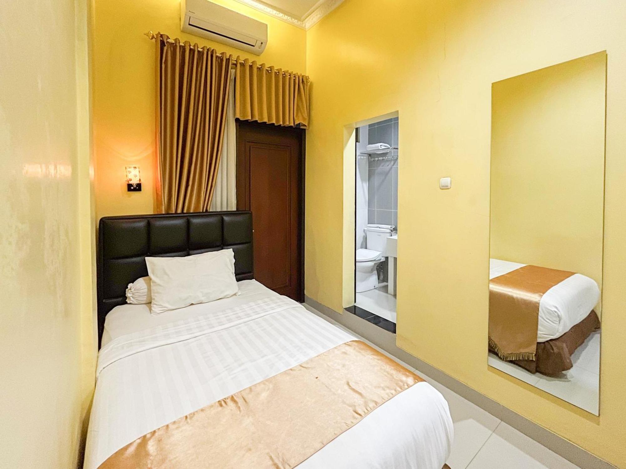 Kartika Hotel Syariah Pacitan Mitra Reddoorz Eksteriør bilde