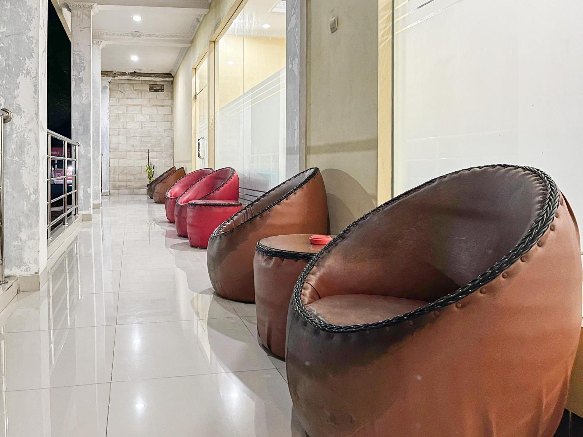 Kartika Hotel Syariah Pacitan Mitra Reddoorz Eksteriør bilde