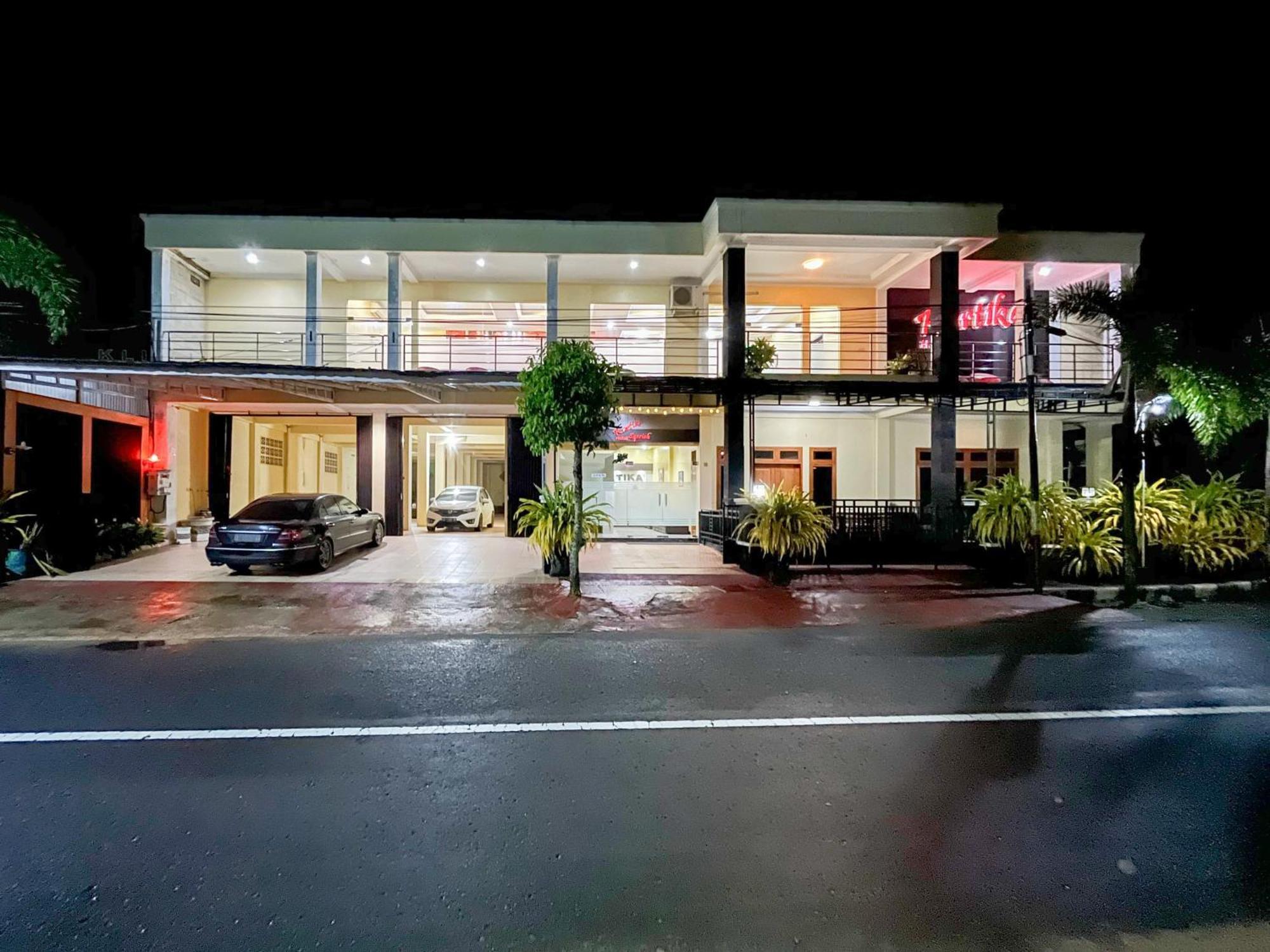 Kartika Hotel Syariah Pacitan Mitra Reddoorz Eksteriør bilde
